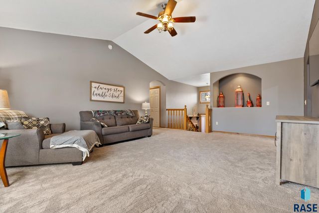 3205 S Bluegrass Ct Court, Sioux Falls, SD 57103