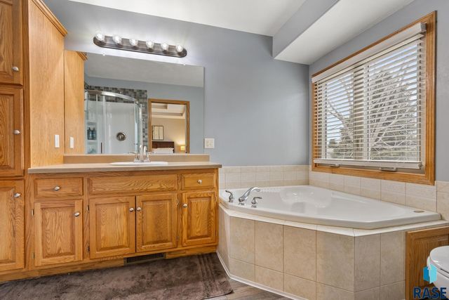 3205 S Bluegrass Ct Court, Sioux Falls, SD 57103