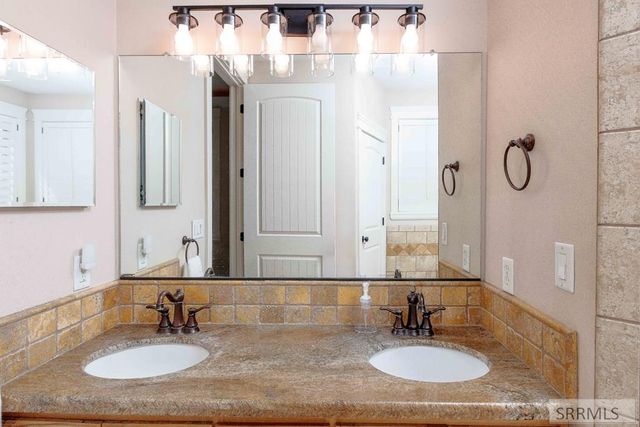 8021 Wild Horse Lane, Idaho Falls, ID 83406