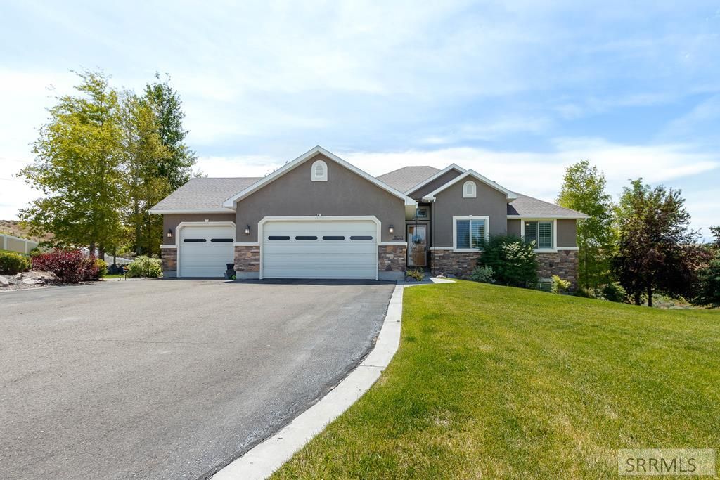 8021 Wild Horse Lane, Idaho Falls, ID 83406