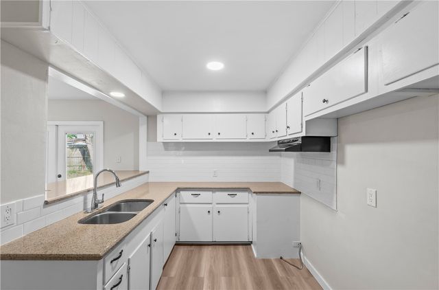 1222 Salem Dr, Corpus Christi, TX 78412