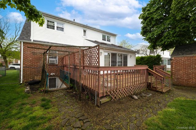 91 Lutz Drive, Valley Stream, NY 11580