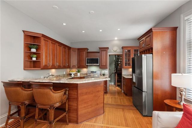 406 Mowbray ARCH, Norfolk, VA 23507