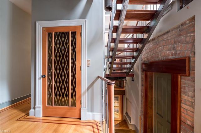 406 Mowbray ARCH, Norfolk, VA 23507