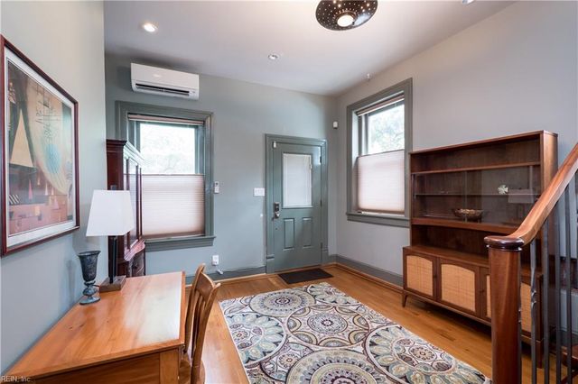 406 Mowbray ARCH, Norfolk, VA 23507