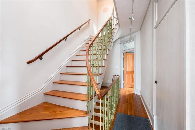 406 Mowbray ARCH, Norfolk, VA 23507