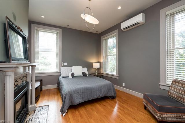 406 Mowbray ARCH, Norfolk, VA 23507