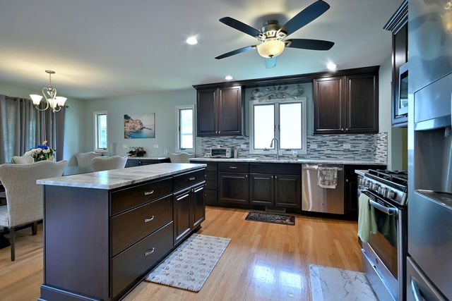 823 Milbeck Avenue, Elk Grove Village, IL 60007