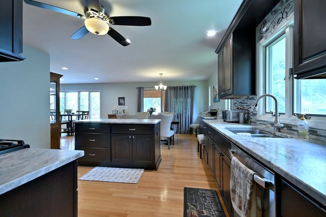 823 Milbeck Avenue, Elk Grove Village, IL 60007