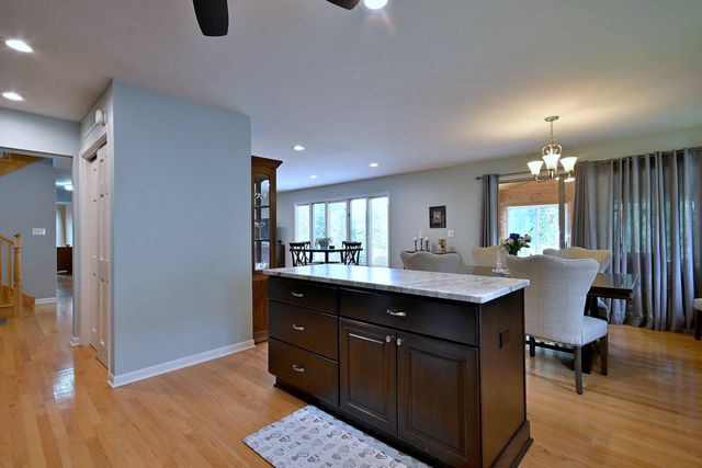 823 Milbeck Avenue, Elk Grove Village, IL 60007