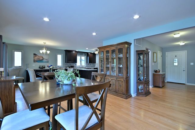 823 Milbeck Avenue, Elk Grove Village, IL 60007