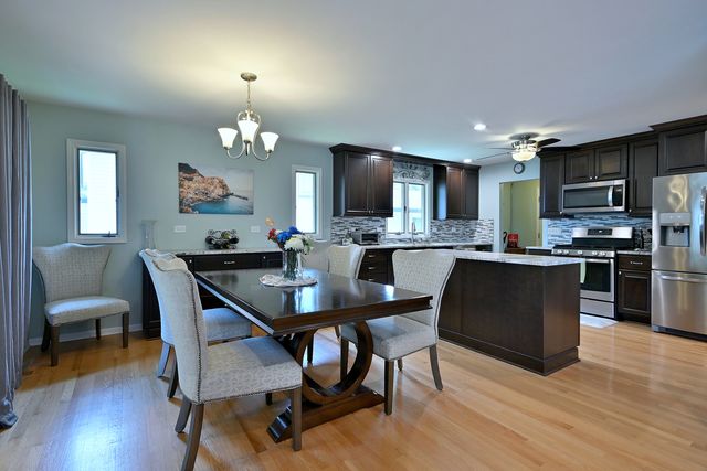 823 Milbeck Avenue, Elk Grove Village, IL 60007
