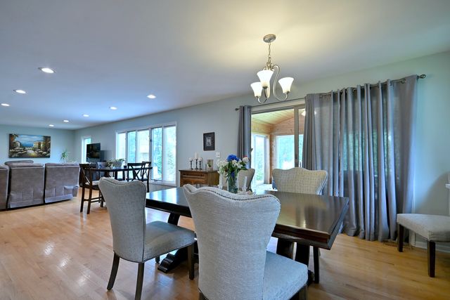 823 Milbeck Avenue, Elk Grove Village, IL 60007
