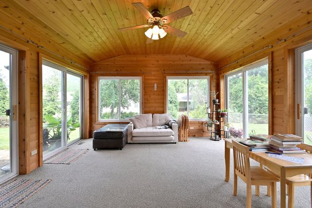 823 Milbeck Avenue, Elk Grove Village, IL 60007