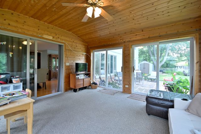 823 Milbeck Avenue, Elk Grove Village, IL 60007