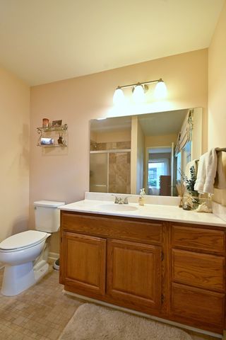 823 Milbeck Avenue, Elk Grove Village, IL 60007
