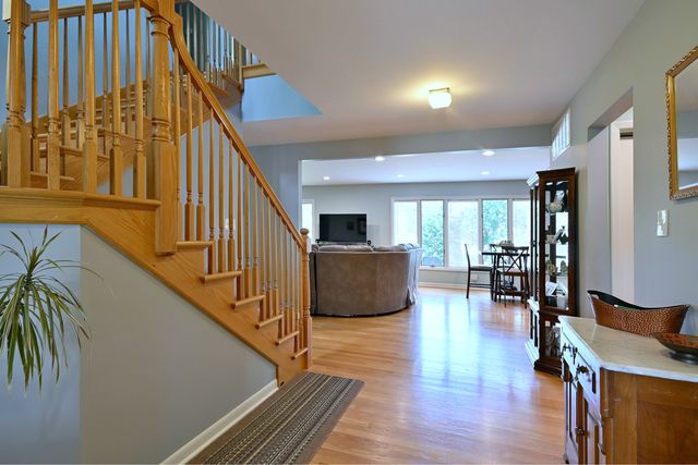 823 Milbeck Avenue, Elk Grove Village, IL 60007