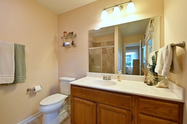 823 Milbeck Avenue, Elk Grove Village, IL 60007