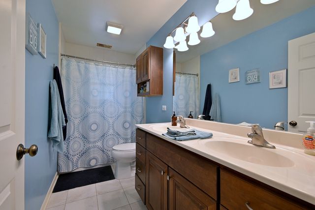 823 Milbeck Avenue, Elk Grove Village, IL 60007