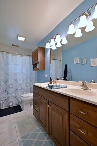823 Milbeck Avenue, Elk Grove Village, IL 60007