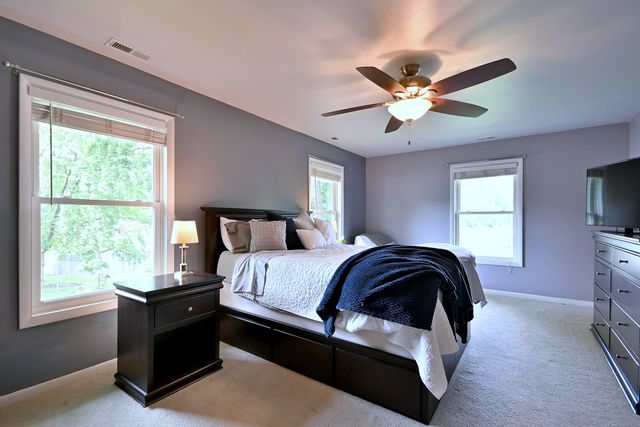 823 Milbeck Avenue, Elk Grove Village, IL 60007