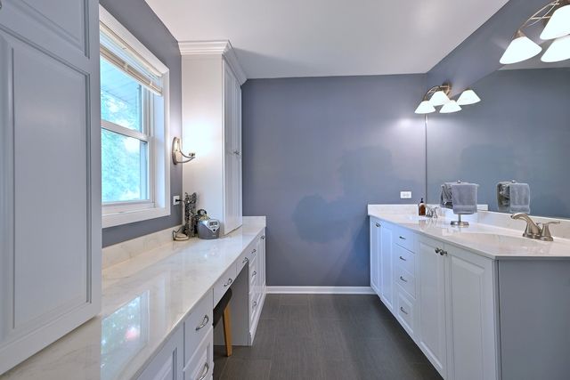 823 Milbeck Avenue, Elk Grove Village, IL 60007