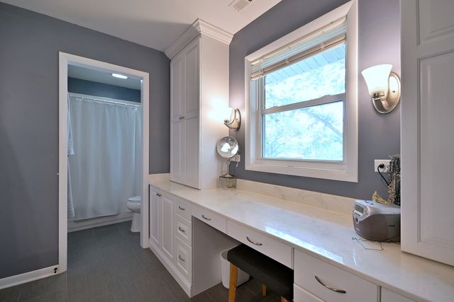 823 Milbeck Avenue, Elk Grove Village, IL 60007