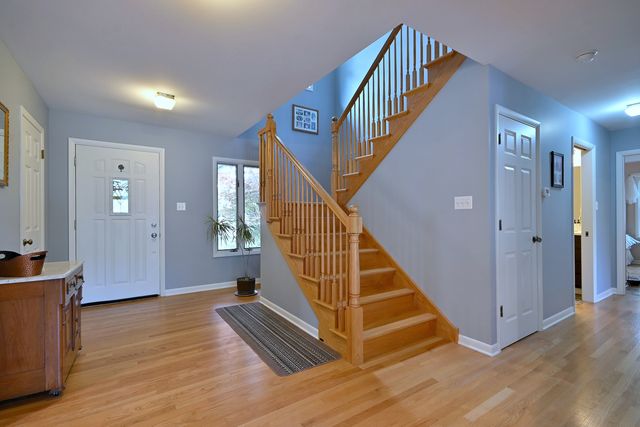823 Milbeck Avenue, Elk Grove Village, IL 60007