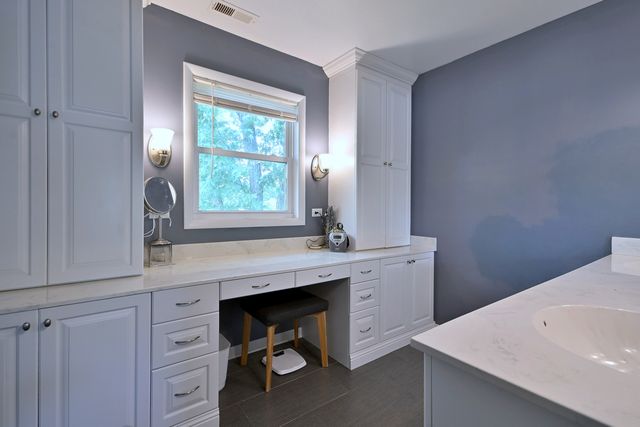 823 Milbeck Avenue, Elk Grove Village, IL 60007
