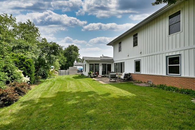 823 Milbeck Avenue, Elk Grove Village, IL 60007