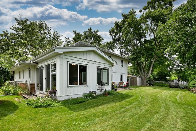 823 Milbeck Avenue, Elk Grove Village, IL 60007