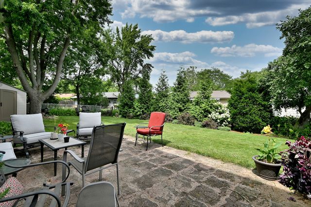 823 Milbeck Avenue, Elk Grove Village, IL 60007