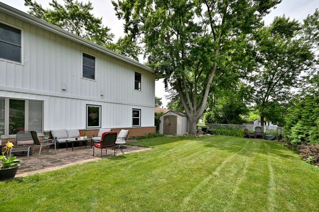 823 Milbeck Avenue, Elk Grove Village, IL 60007