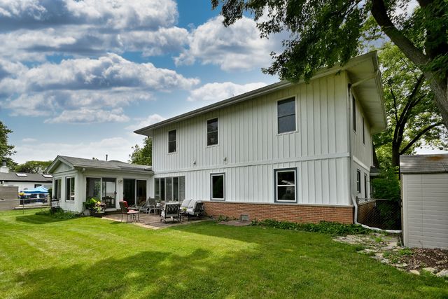 823 Milbeck Avenue, Elk Grove Village, IL 60007