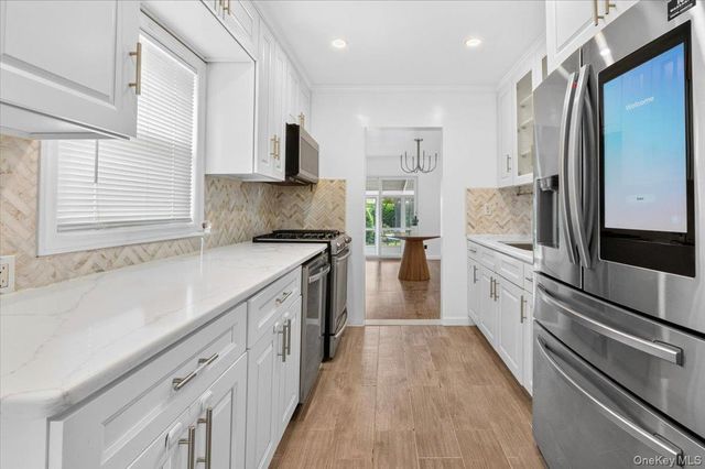 14 Ivy Place, Valley Stream, NY 11581