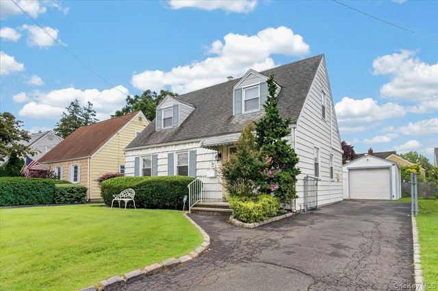 14 Ivy Place, Valley Stream, NY 11581