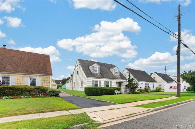14 Ivy Place, Valley Stream, NY 11581