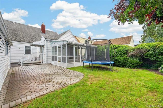 14 Ivy Place, Valley Stream, NY 11581