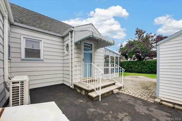 14 Ivy Place, Valley Stream, NY 11581