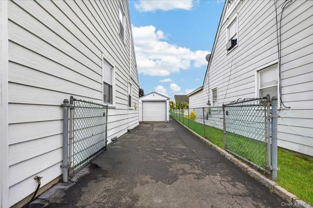 14 Ivy Place, Valley Stream, NY 11581