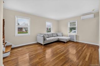 14 Ivy Place, Valley Stream, NY 11581