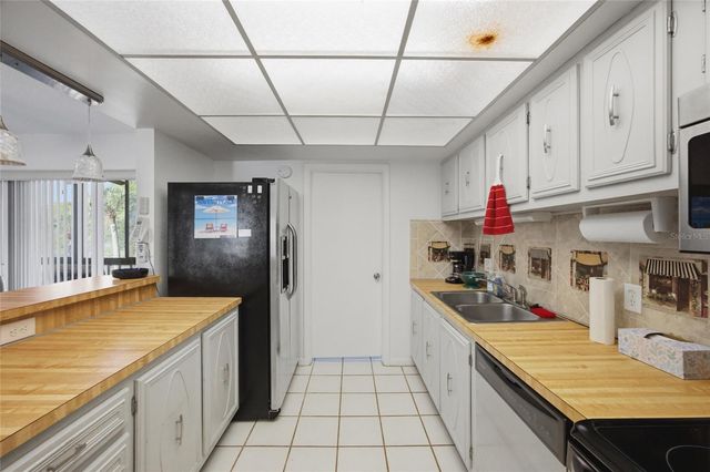 1130 N LAKE PARKER AVENUE A305, Lakeland, FL 33805