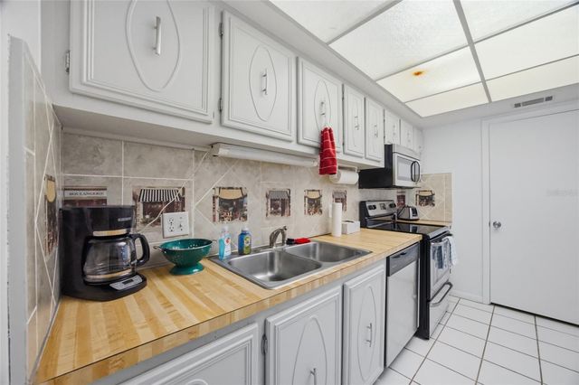 1130 N LAKE PARKER AVENUE A305, Lakeland, FL 33805