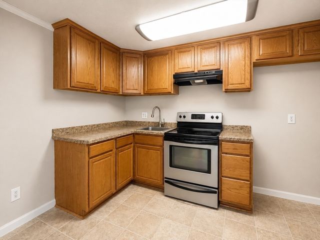 11 Auna Dr 6, Brockton, MA 02301