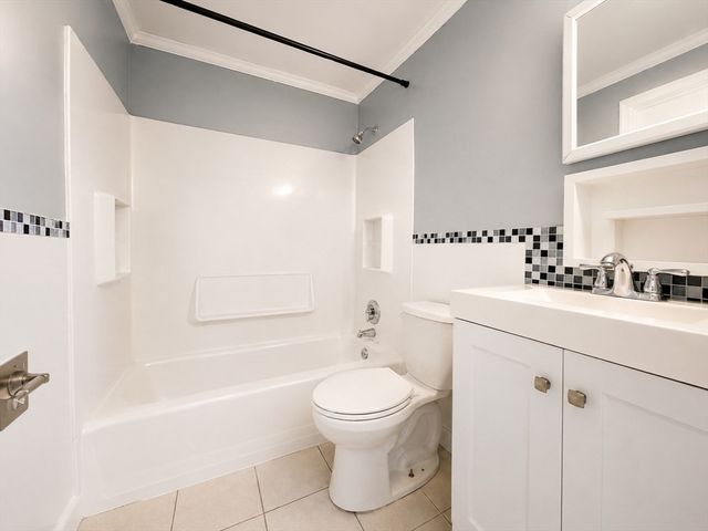 11 Auna Dr 6, Brockton, MA 02301