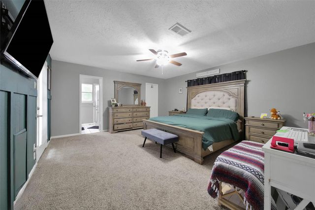1728 E Lake Drive, Huntsville, TX 77340