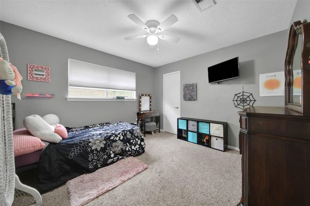 1728 E Lake Drive, Huntsville, TX 77340