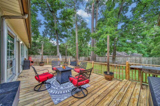 1728 E Lake Drive, Huntsville, TX 77340