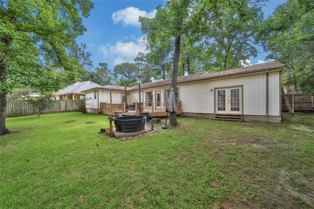 1728 E Lake Drive, Huntsville, TX 77340