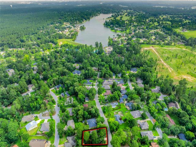1728 E Lake Drive, Huntsville, TX 77340